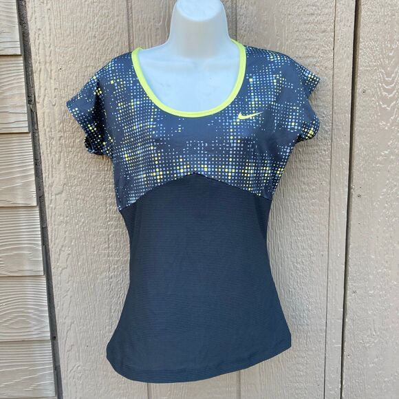 Women’s size medium nike drifit active top short sleeve dark gray black - Picture 1 of 2